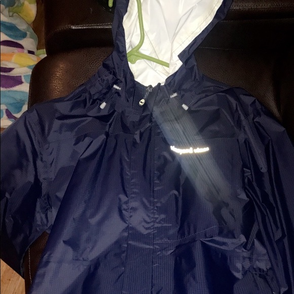 vineyard vines raincoat - Picture 2 of 3